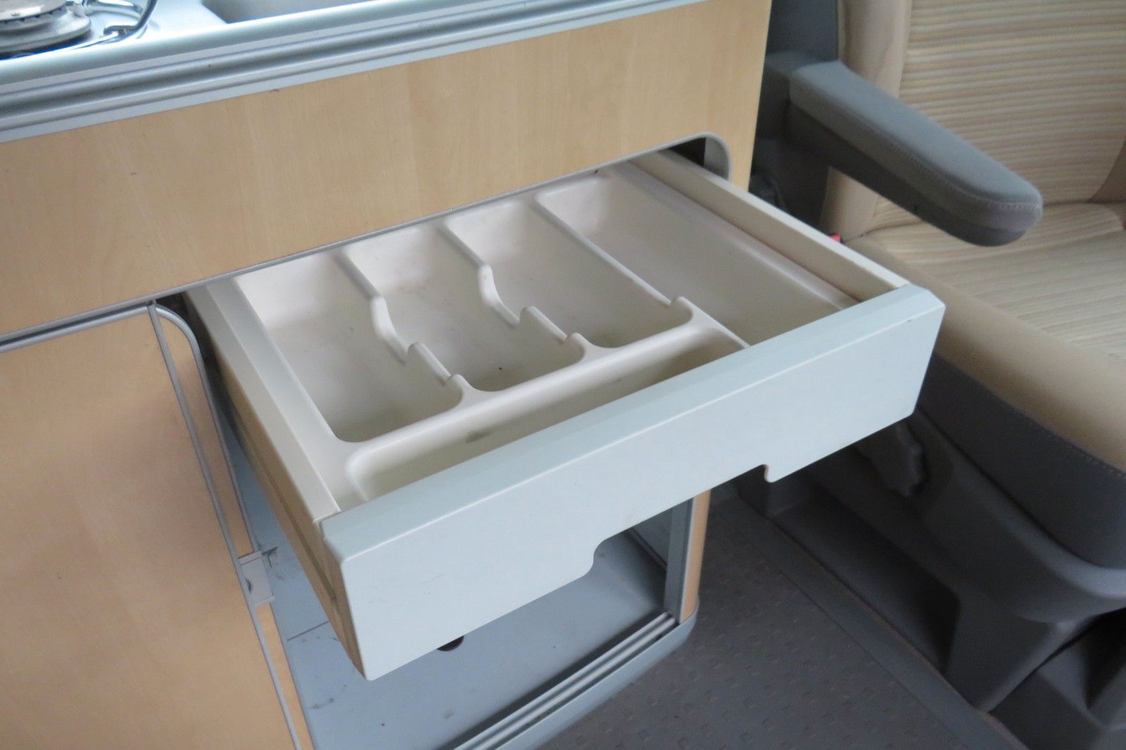 Fahrzeugabbildung Volkswagen T5 California 1.H SCHECKHEFT MOTOR TEILÜBERHOHLT