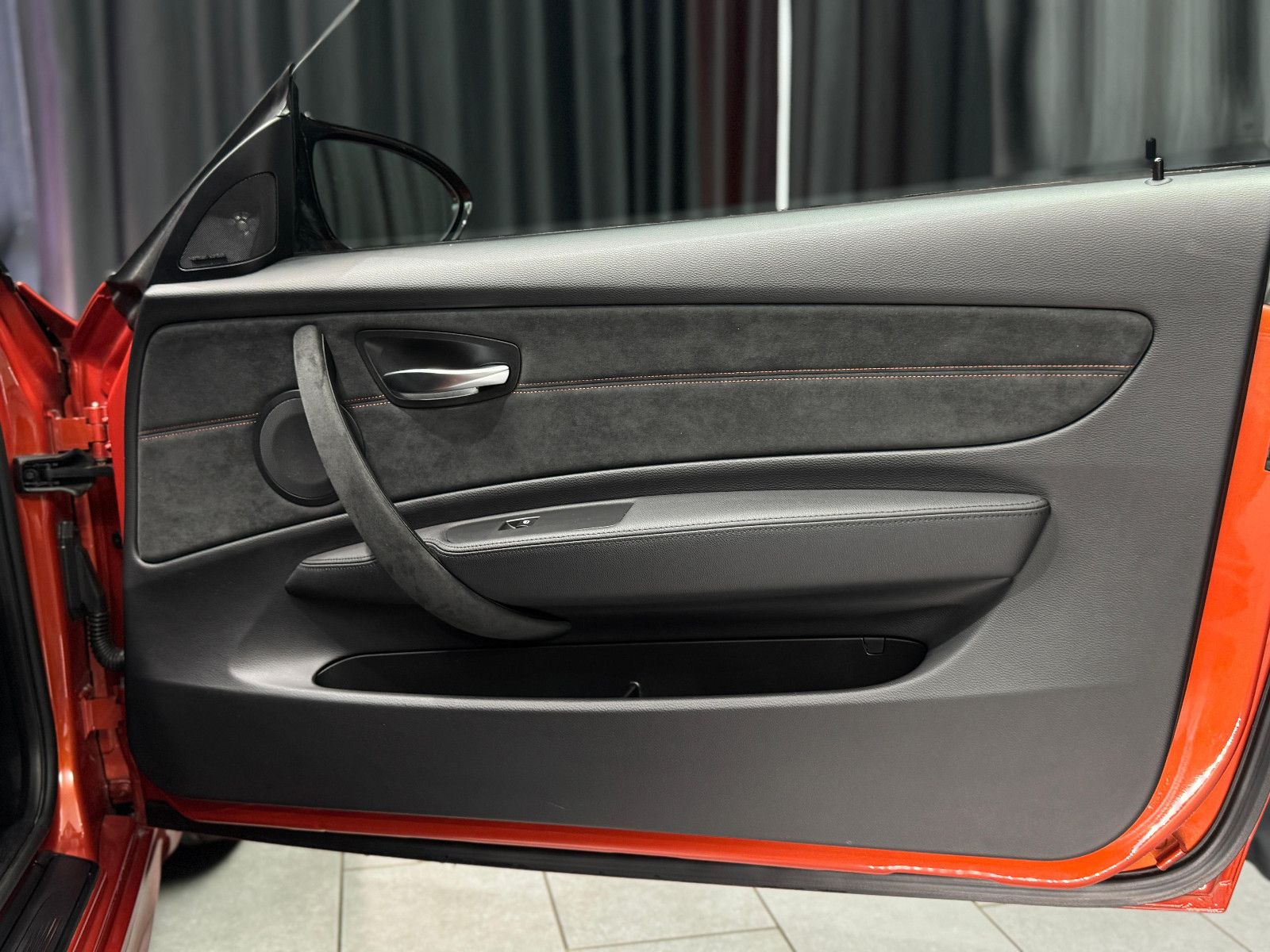 Fahrzeugabbildung BMW 1er M Coupe|H&K|AKRA|PERFORMANCE SITZE|DREXLER|