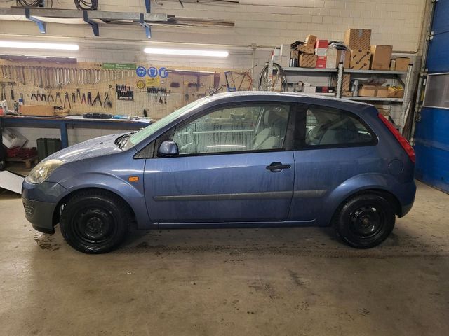 Ford Fiesta 1.4, TÜV 03/26, 8-fach bereift