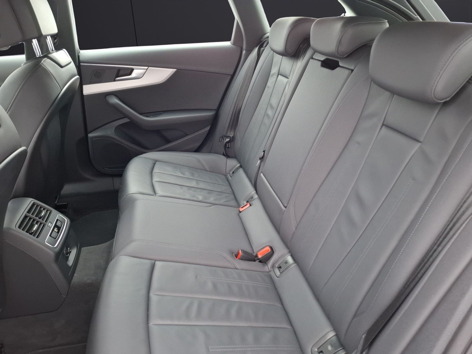 Fahrzeugabbildung Audi A4 Avant 40 TDI advanced quattro S-tronic LED AH