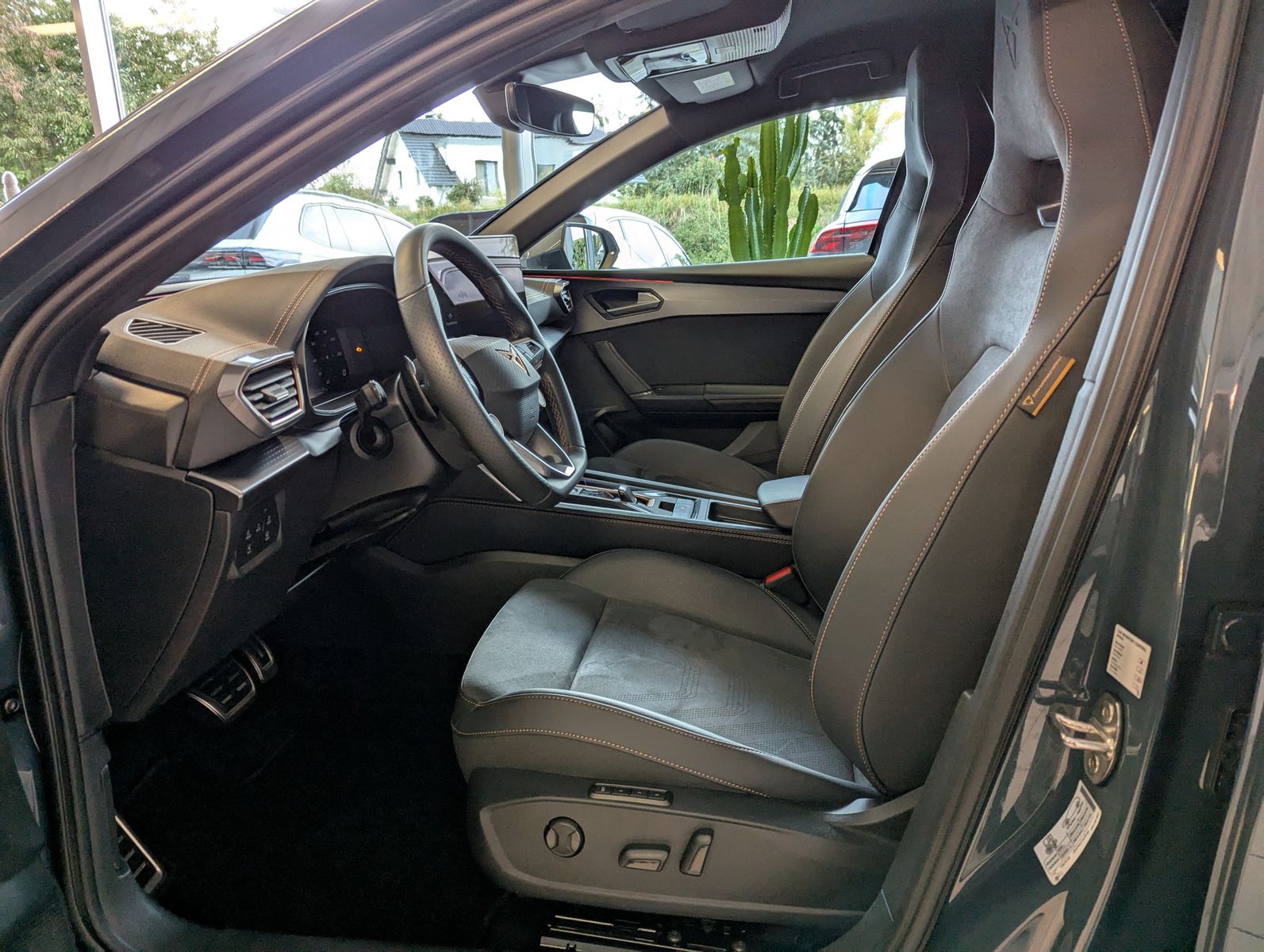 CUPRA Leon 1.5 eTSI Matrix Intelligent-Dynamic-Edge - Image 12