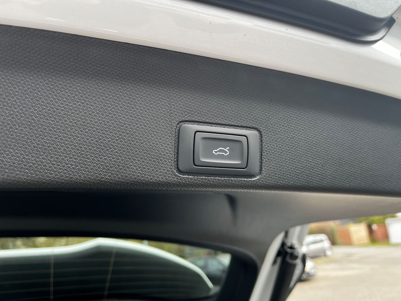 Fahrzeugabbildung CUPRA Terramar 2.0 TSI 4Drive VZ AHK PANO 20" SENN HUP