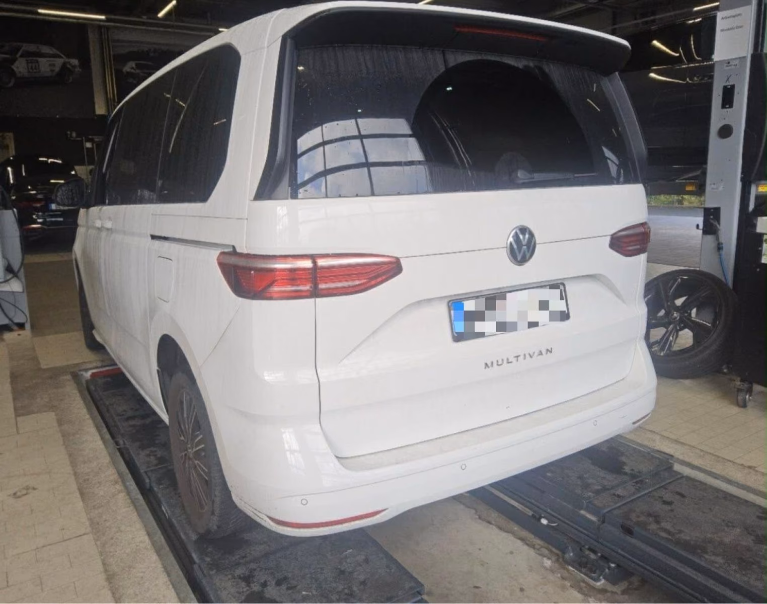 Volkswagen T7 Multivan 2.0 TSI - MATRIX / HEAD-UP / AHK