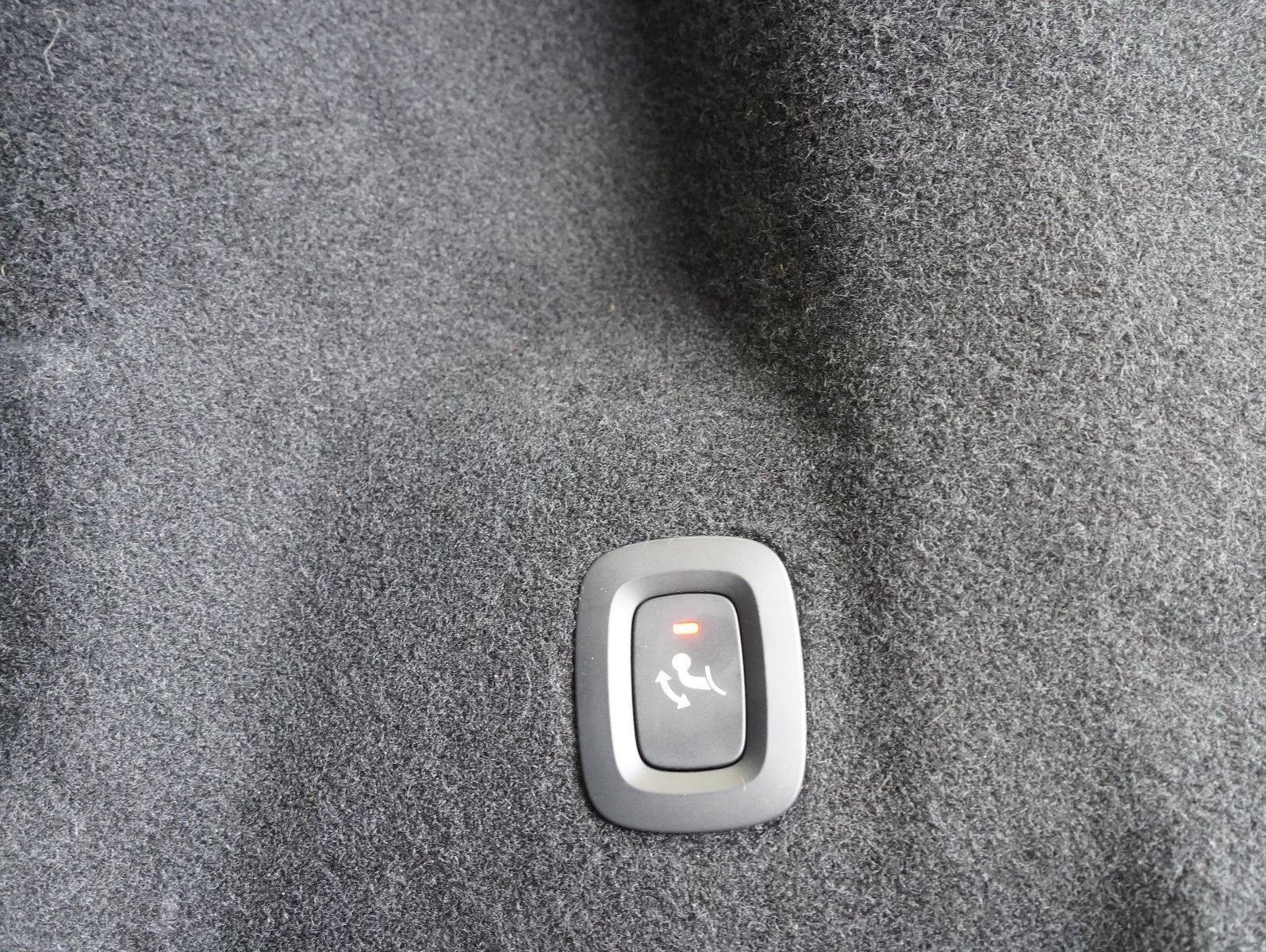Fahrzeugabbildung Volvo XC60 T6 Recharge R Design FACELIFT/LED/ACC/AHK