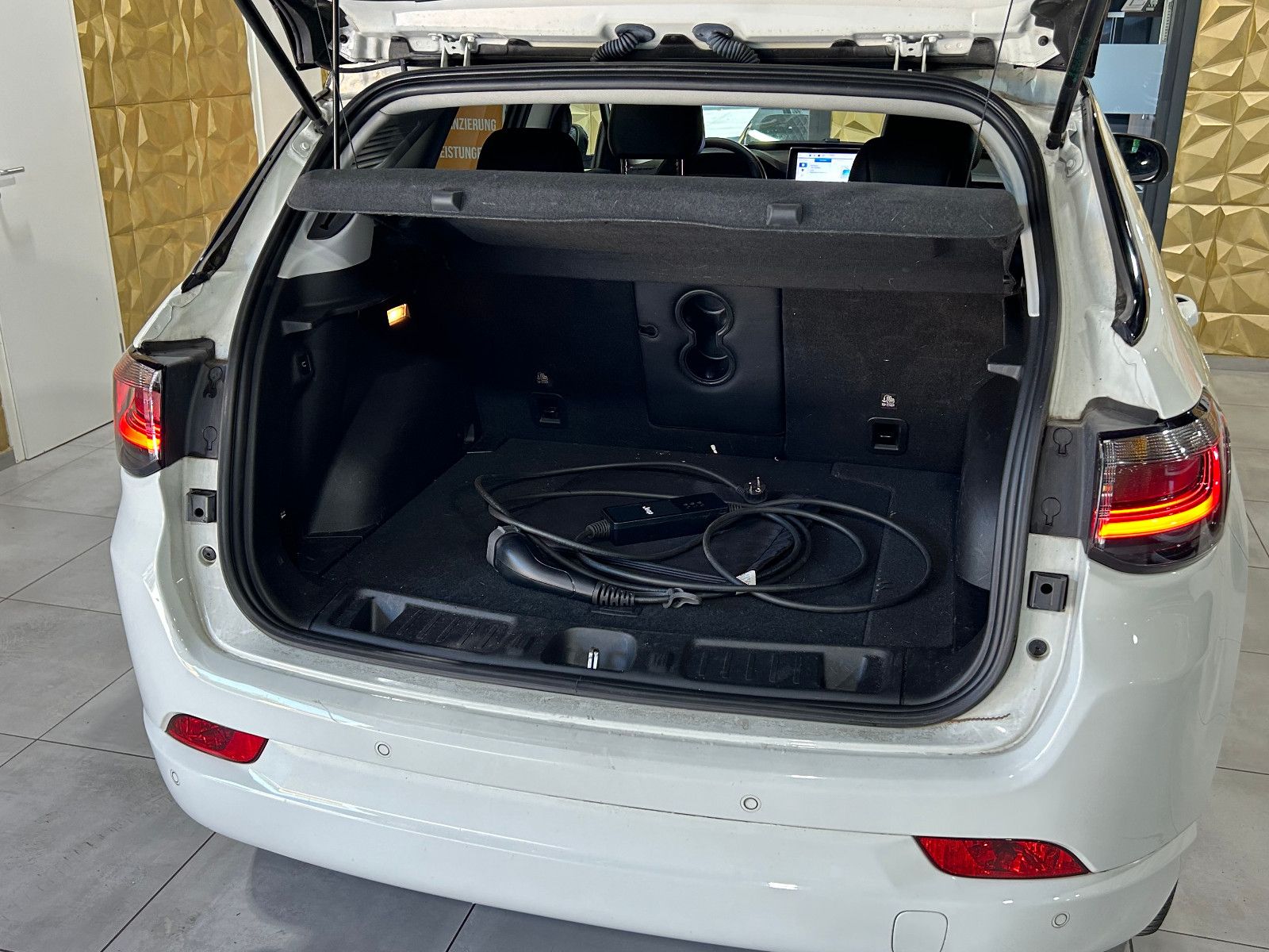 Fahrzeugabbildung Jeep Compass S Plug-In Hybrid 4WD/KAMERA/ACC/NAVI/DAB