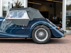 Fahrzeugabbildung Morgan 4/4 *Sport Blue / Yarwood Honey*