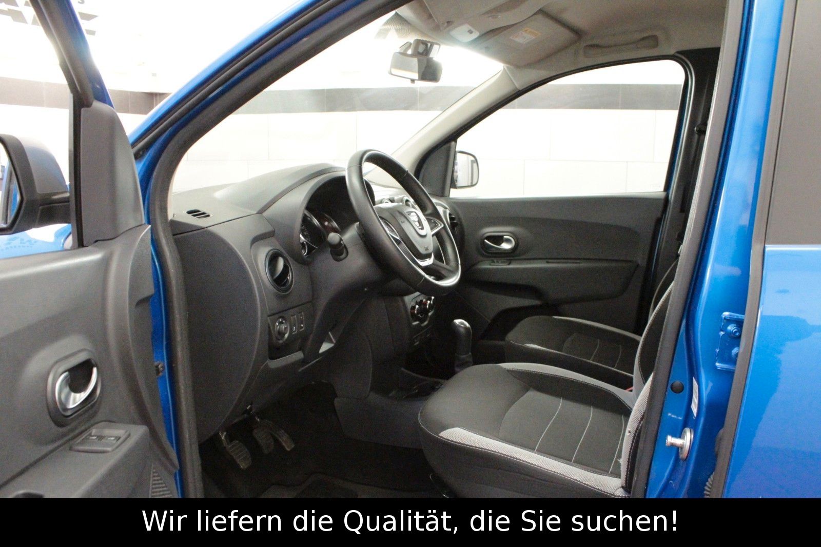 Fahrzeugabbildung Dacia Lodgy SCe 100 Stepway*7-Sitzer*Navi*