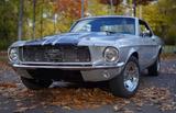 Ford Mustang 68 - Motorhaube defekt - Ford Mustang aus 1968 mit Benzin-Antrieb: Coupé