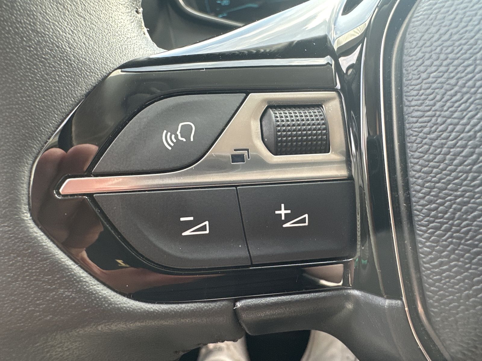 Fahrzeugabbildung Peugeot 208 e Allure 5-Türer NAV+LED+180°-KAMERA+SHZ+1HD