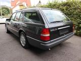 Mercedes-Benz 230 TE SCHIEBEDACH - classic-analytics Note 2+ - Mercedes-Benz 230 in Bielefeld