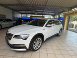 Skoda Superb Combi Scout 4x4*Navi*LED*AHK*AppleCarPlay - Skoda Superb: Scout