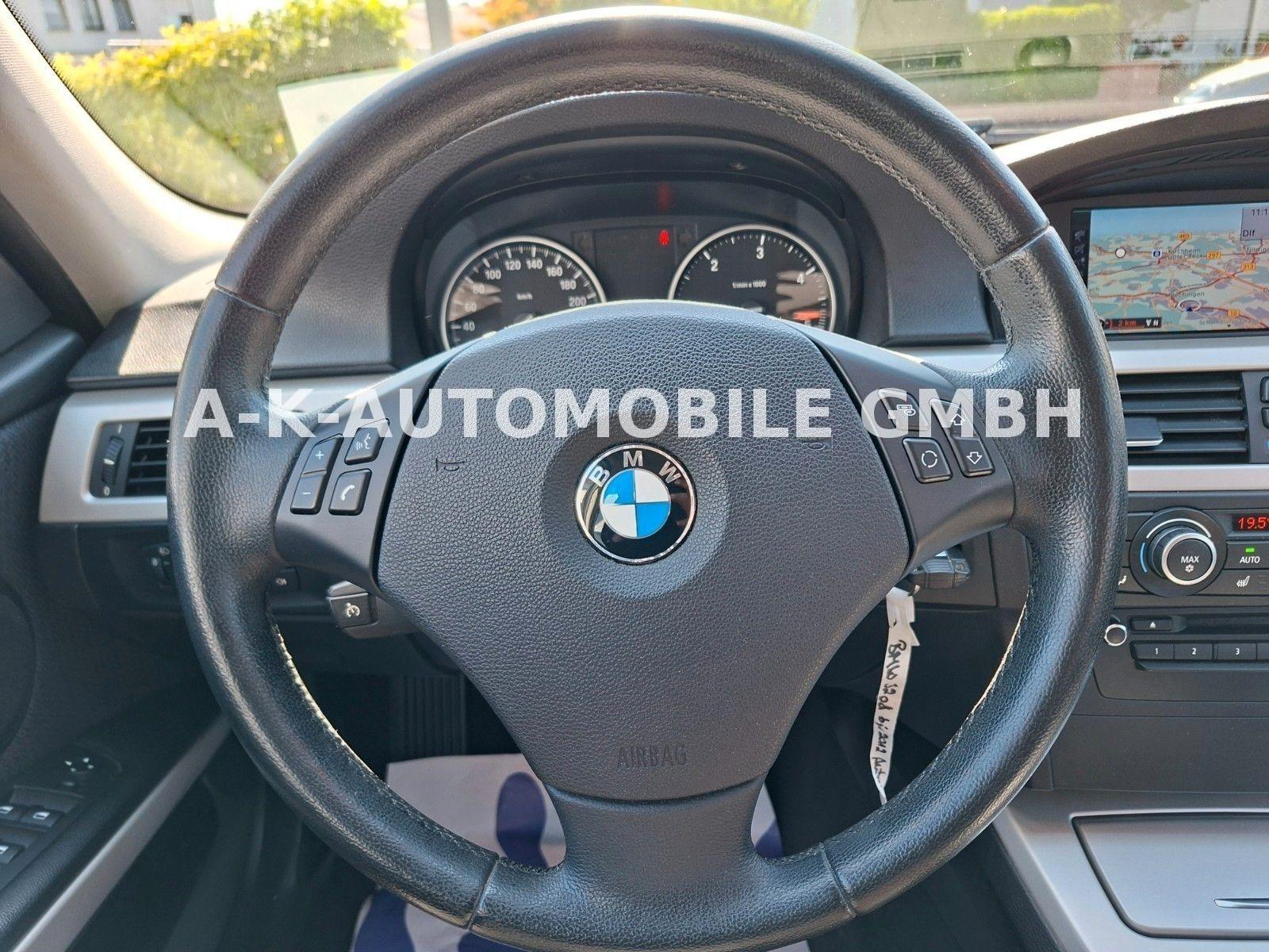 BMW 320 2012 — photo 17