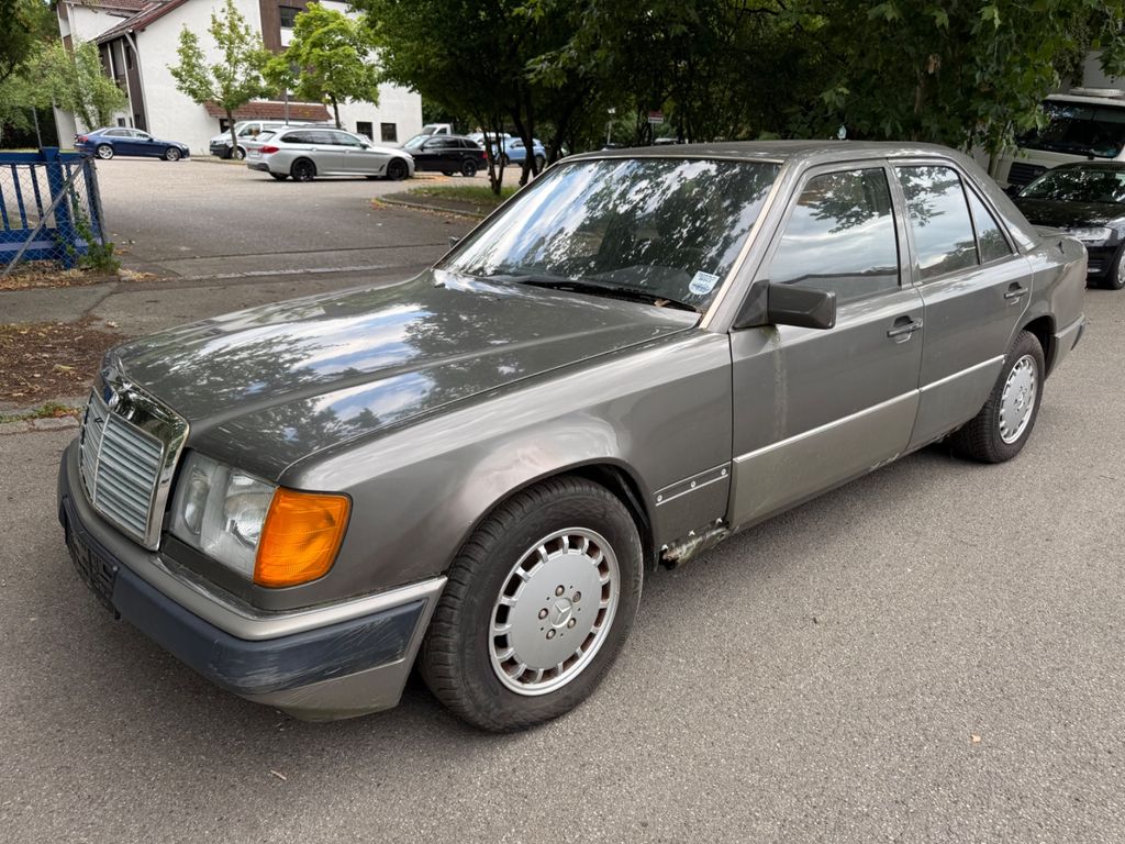 Mercedes-Benz E 230