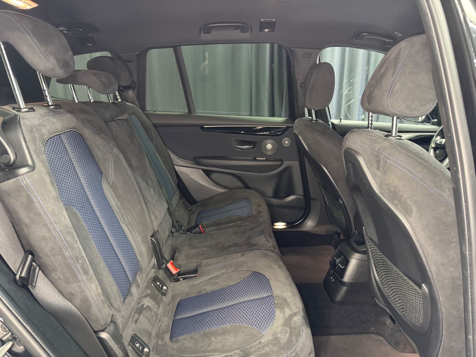 Fahrzeugabbildung BMW 220i Gran Tourer M Sport|AUTOMATIk|7-SITZER|NAVI