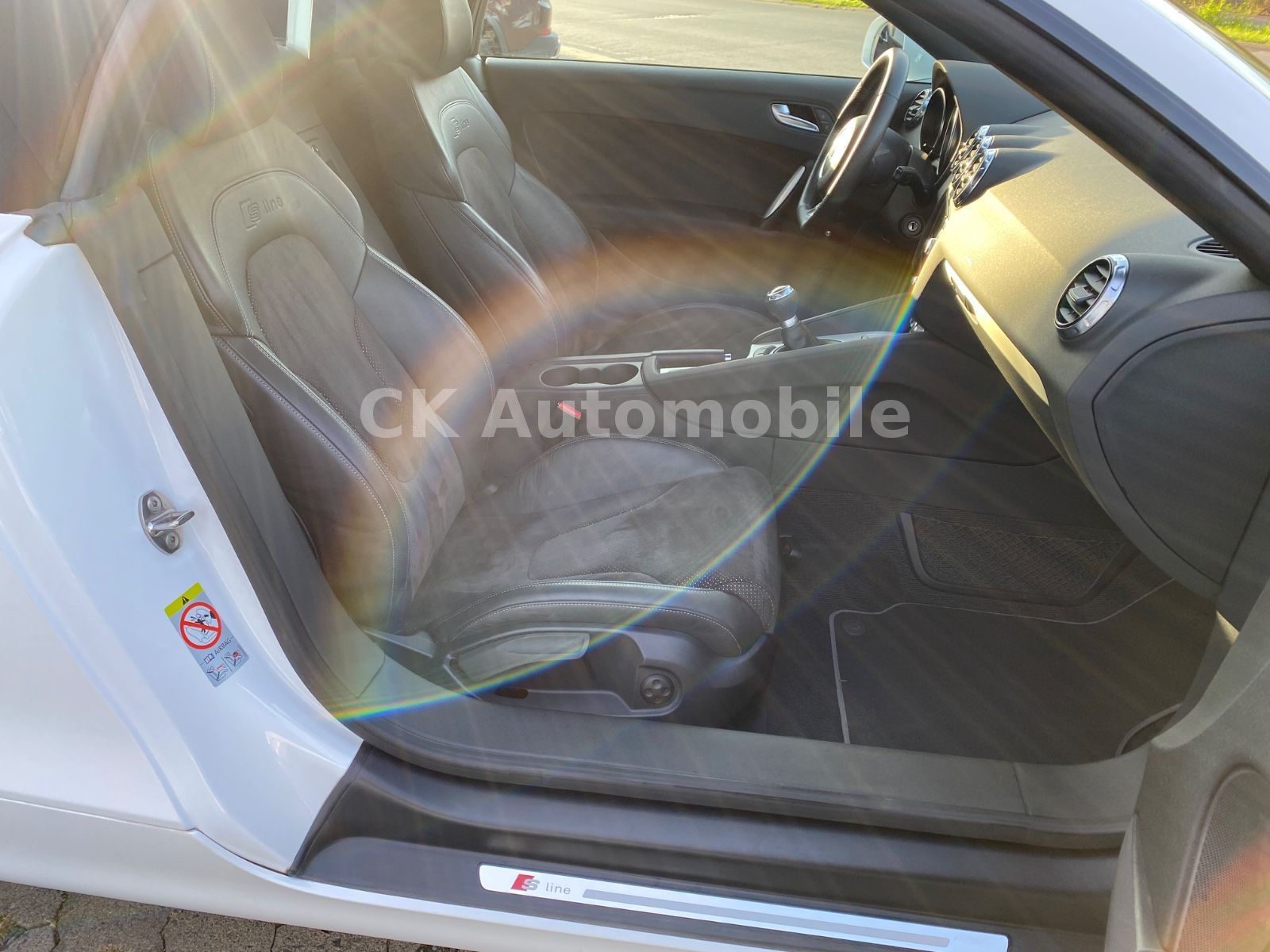 Fahrzeugabbildung Audi TT 1.8 TFSI Roadster S-Line/Navi/Bi-Xenon/PDC