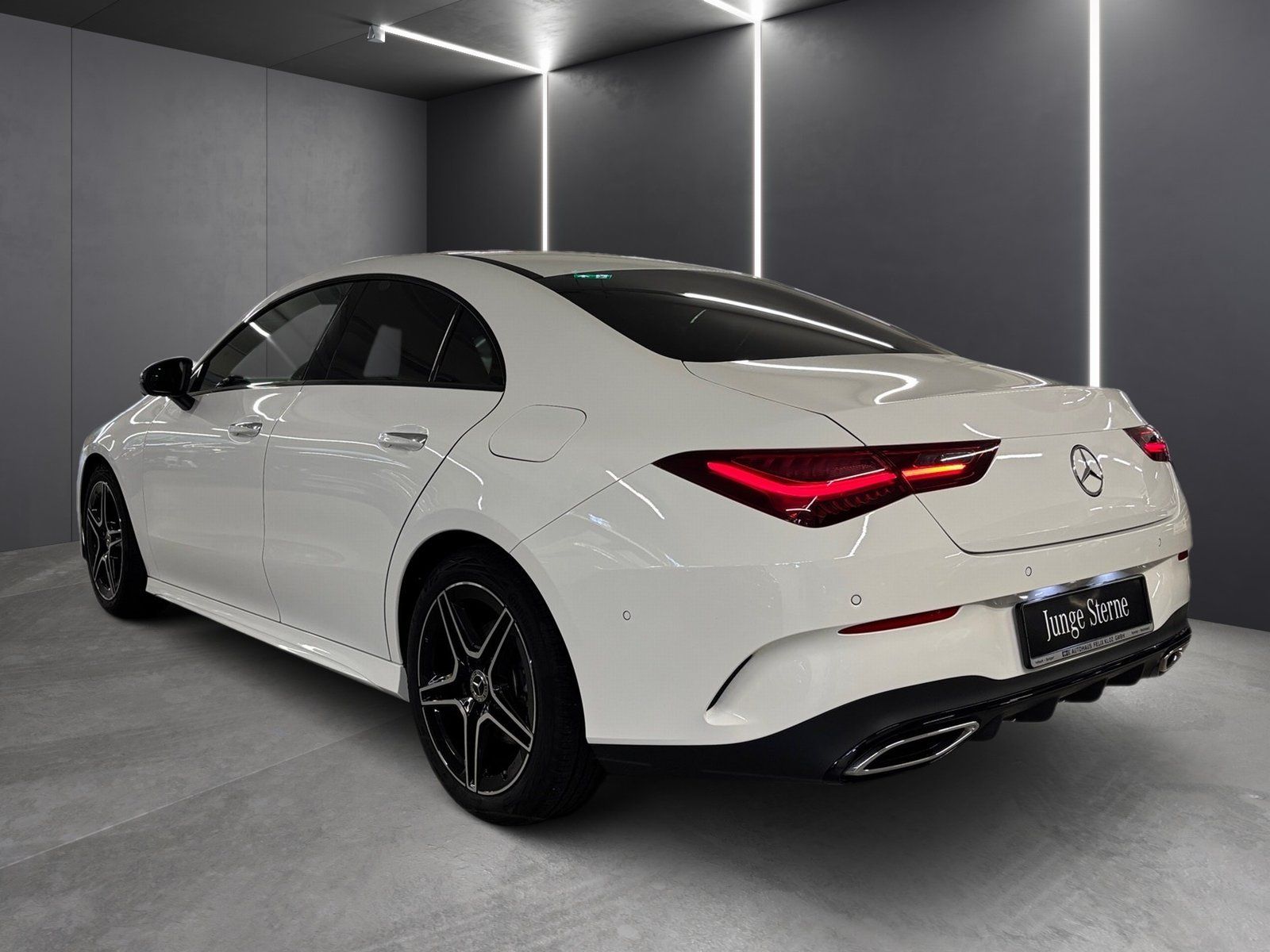 Fahrzeugabbildung Mercedes-Benz CLA 200 AMG Prem *Pano*STDHZG*Distro*360°*Night*