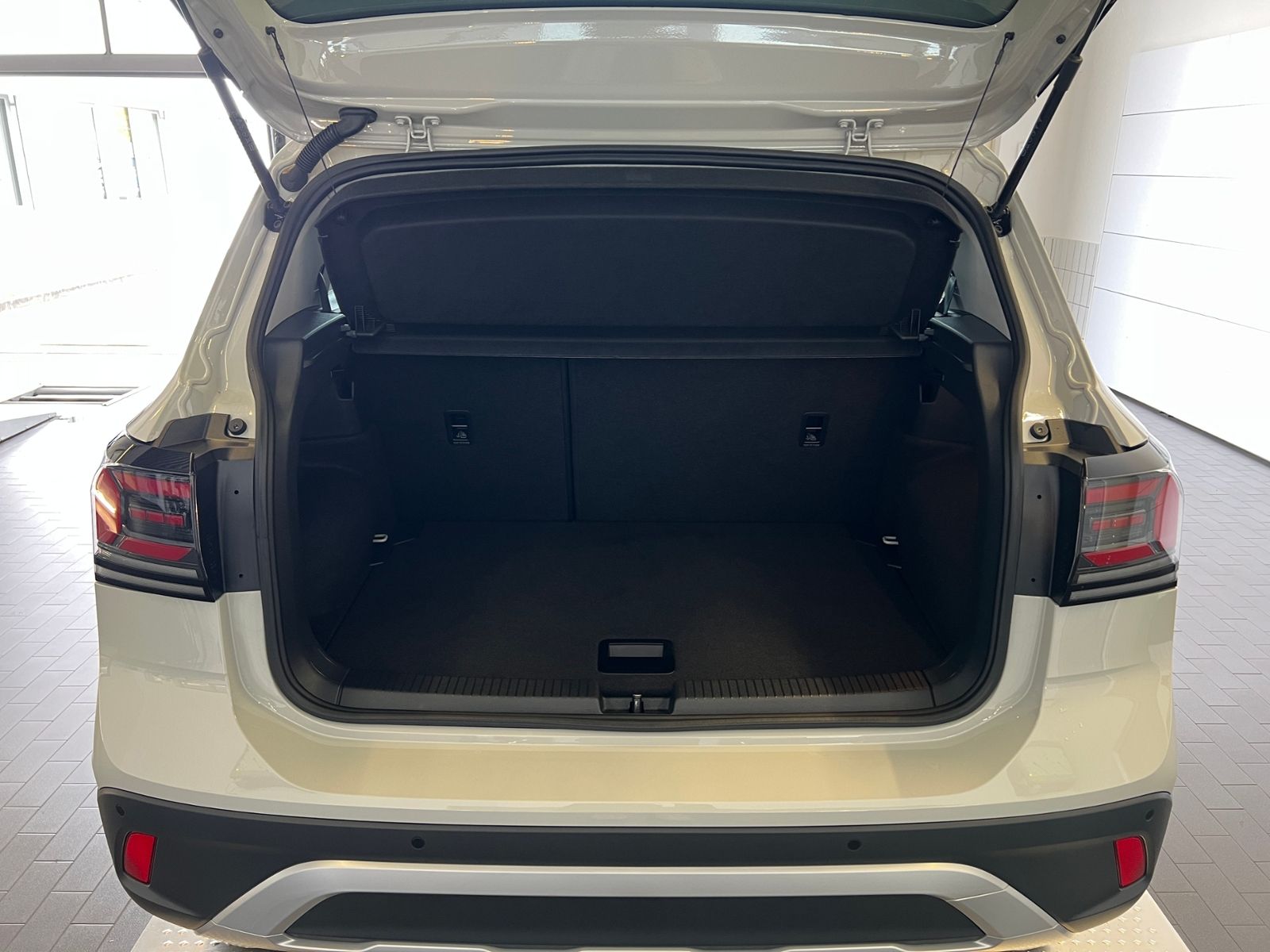 Fahrzeugabbildung Volkswagen T-Cross Life 1.0 TSI *LED, ACC, Navi, Kamera, 16