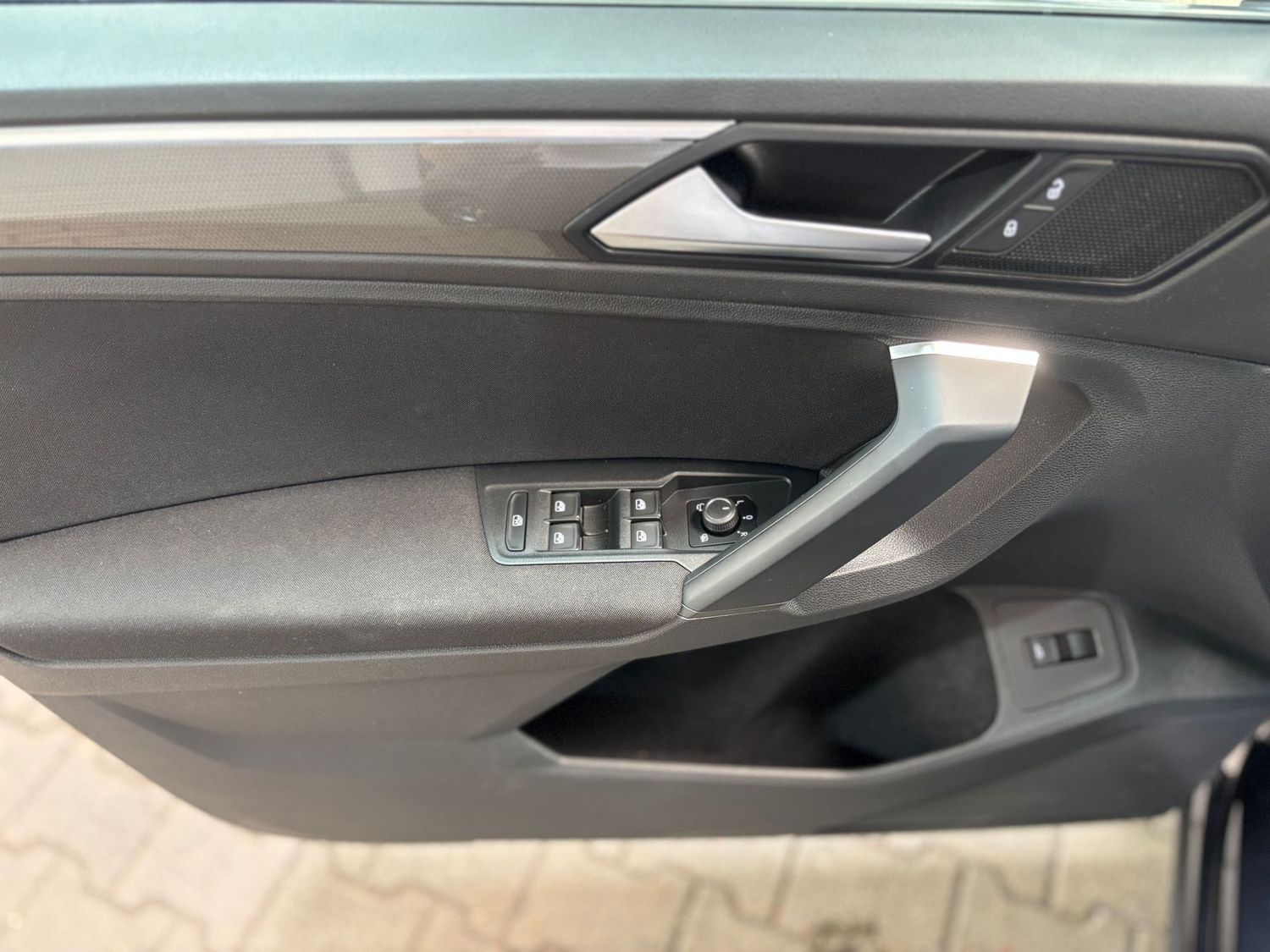 Fahrzeugabbildung Volkswagen Tiguan 1.5 TSI IQ.DRIVE#DSG#LED#ACC#Spur#Keyless