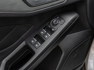 Ford Focus Turnier 1.0 Titanium Kamera Navi LED