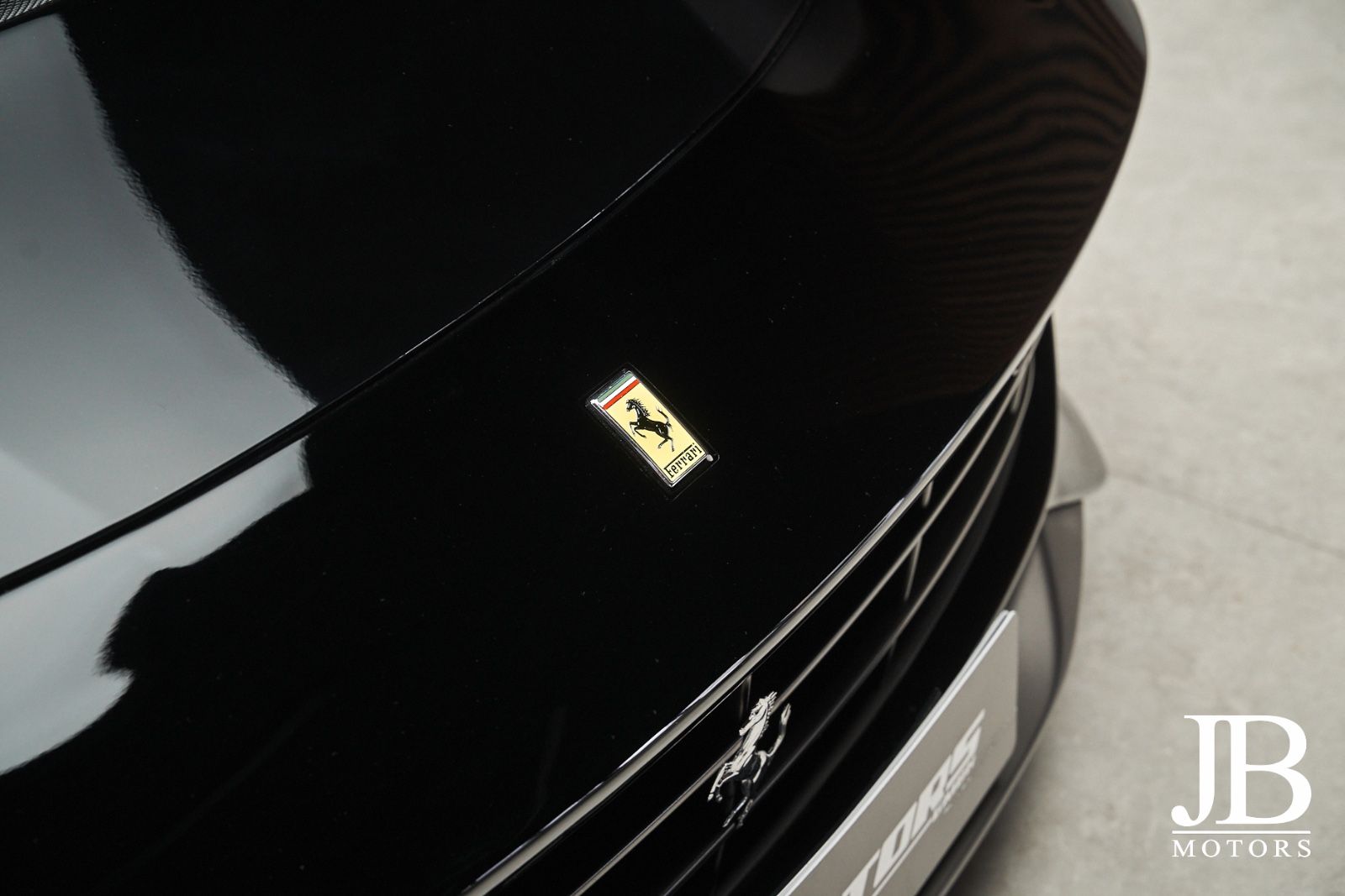 Fahrzeugabbildung Ferrari F12 Carbon Lift LED JBL Kamera Electric Seats