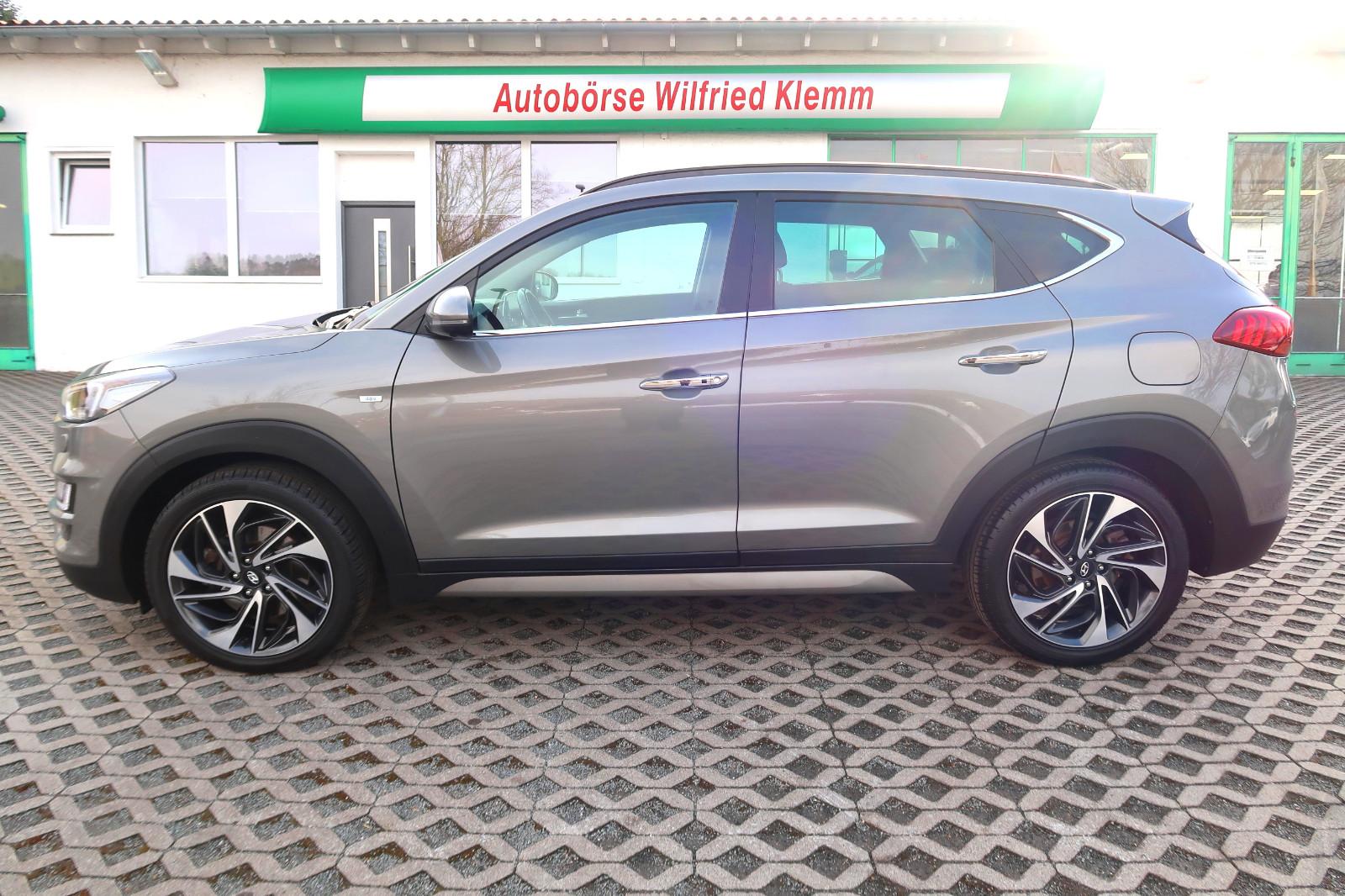 Hyundai TUCSONCRDiA"Premium4WD"19"Leder"Panor"AHK"ACC1Hd