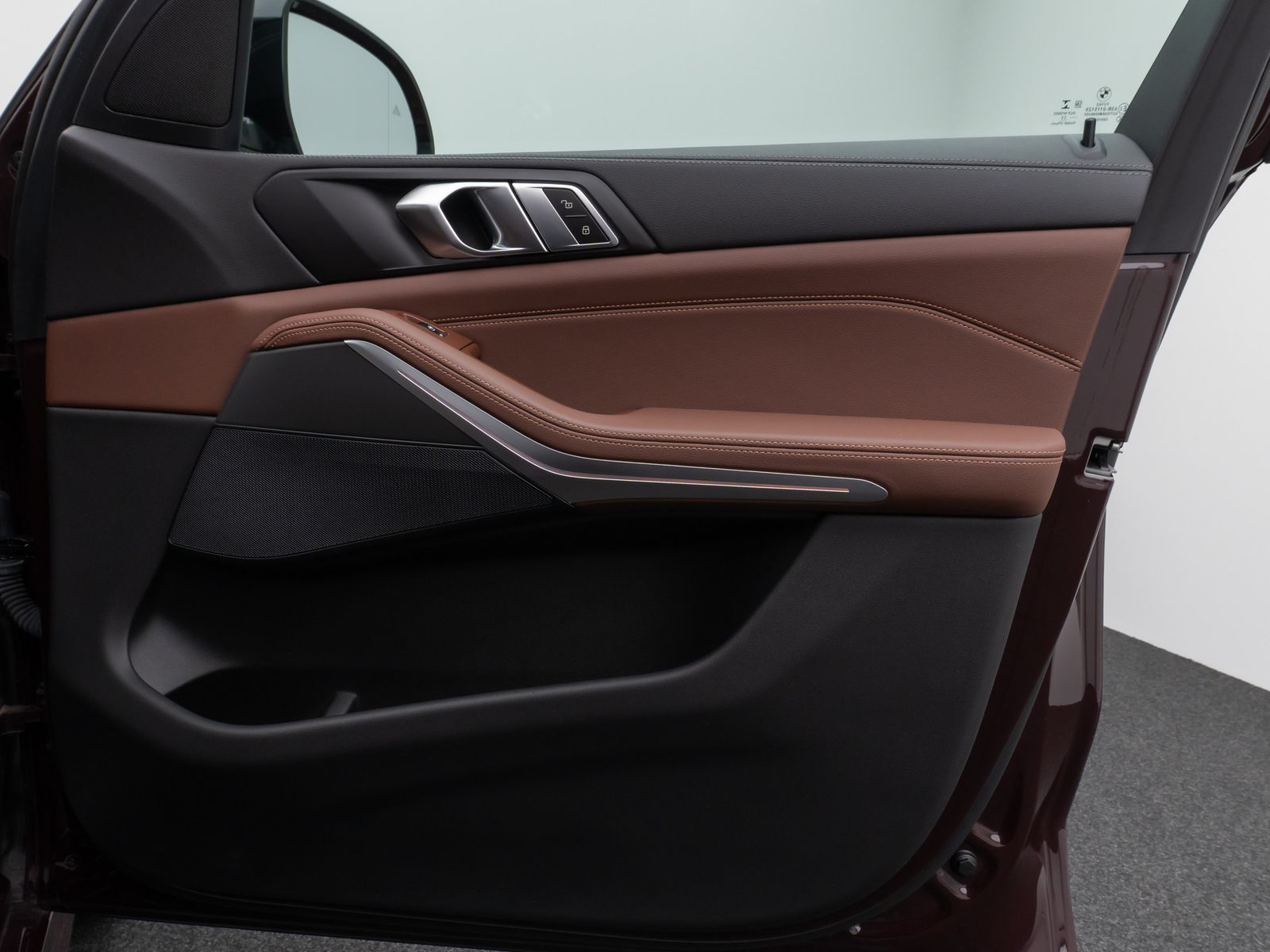 Fahrzeugabbildung BMW X5 xD30d M Sport Kamera HUD DAB HiFi AHK Alarm