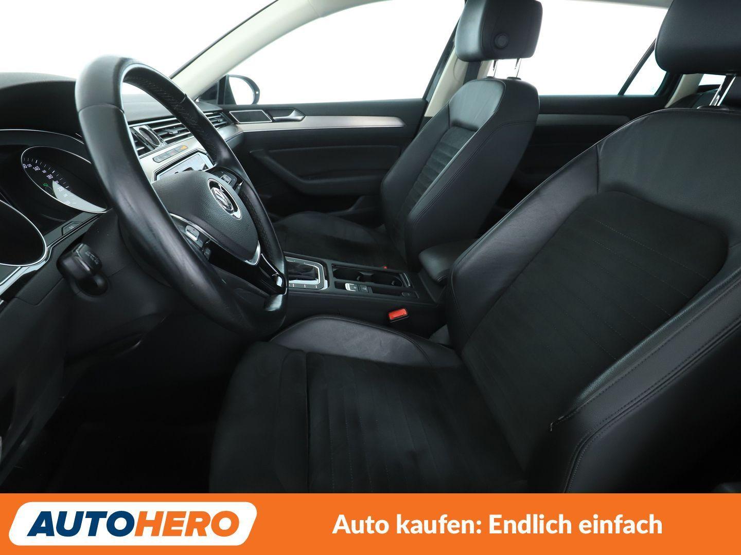 Volkswagen Passat 1.5 TSI ACT Highline Aut.*NAVI*LED*PDC*