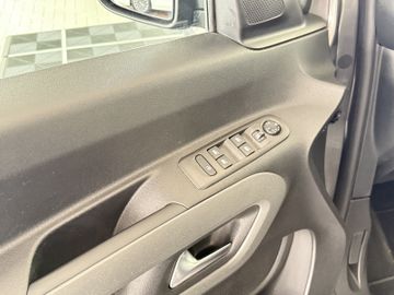 Citroën Berlingo 1.2 EAT8 KAMERA NAVI PANO SITZHZ HEADUP