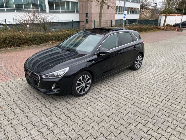 Hyundai i30 1.0 Turbo-GDI /Panorama/Kamera/Navi/LED