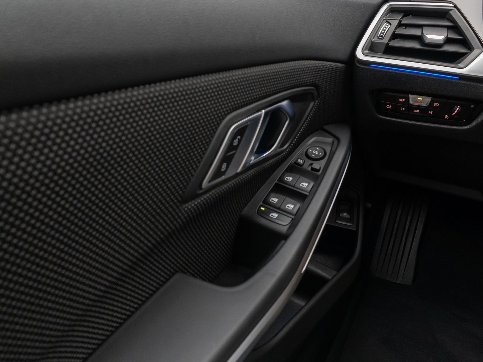 Fahrzeugabbildung BMW 320d  xD Laser DAB Fernlichtassist Komfort Alarm