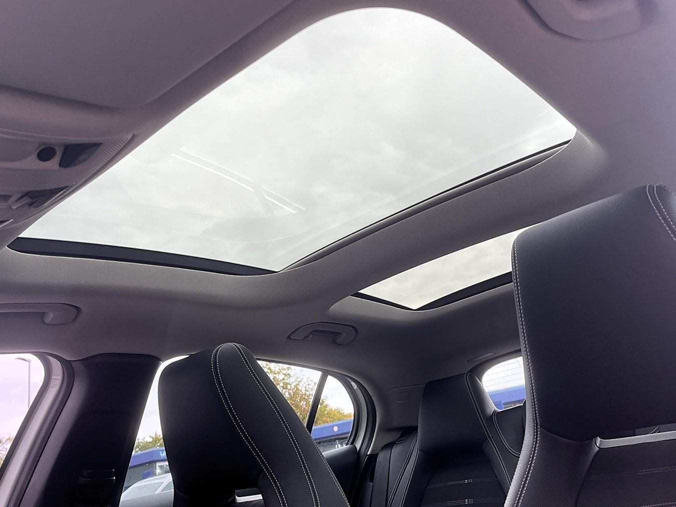 Mercedes-Benz GLA 7G-DCT Urban LED NAVI PANO SHZ PDC, миниатюра 16