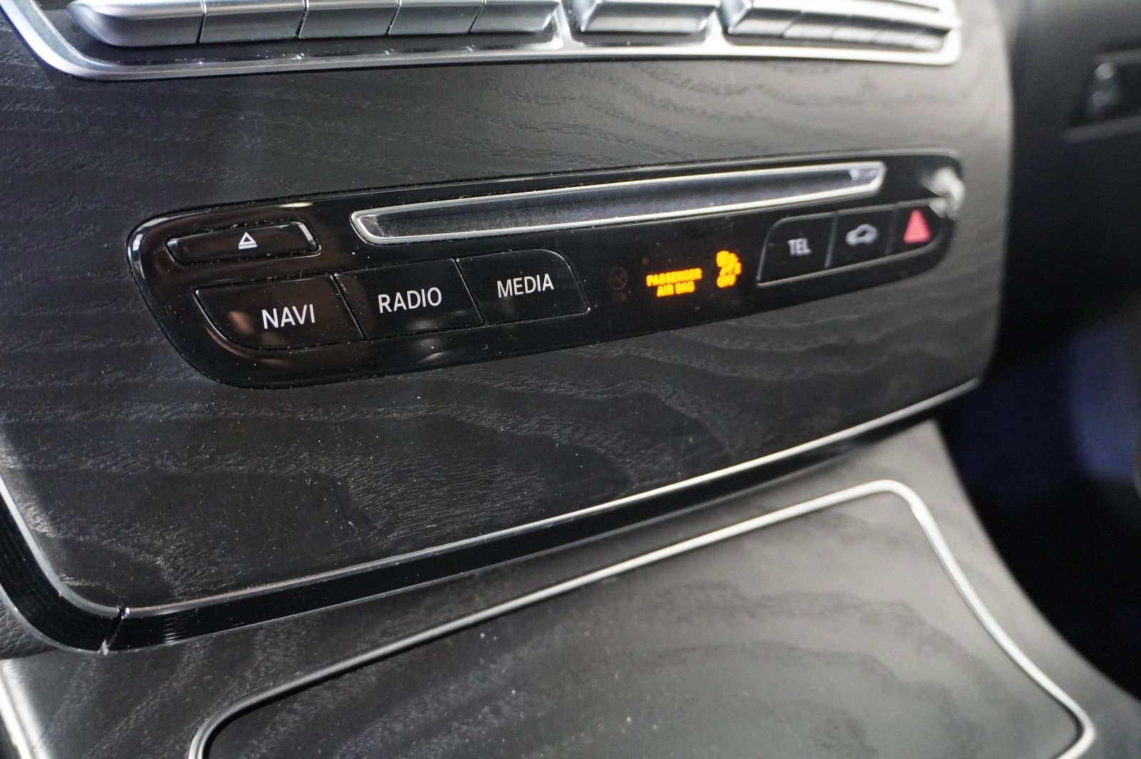 Fahrzeugabbildung Mercedes-Benz C 180 COUPE SPORT NAVI/LED/KAMERA/SPORT/SHZ/AMG