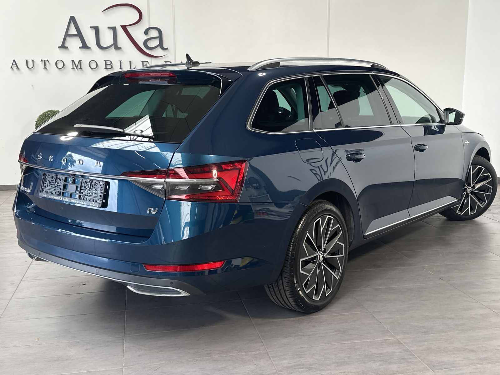 Fahrzeugabbildung SKODA Superb Combi 1.4 TSI iV DSG L&K NAV+LED+AHK+360°