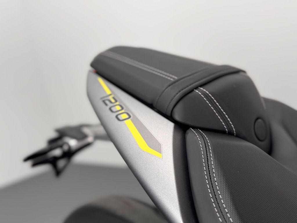 Fahrzeugabbildung Triumph SPEED TRIPLE 1200 RS *TOP-ZUSTAND *1. HAND