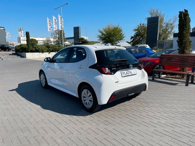 Toyota Yaris Hybrid Basis Weiß Automatik