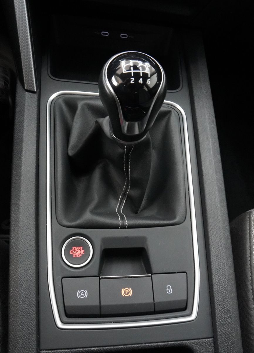 Fahrzeugabbildung SEAT Leon Sportstourer Style *Navi*Shz*CarPlay*