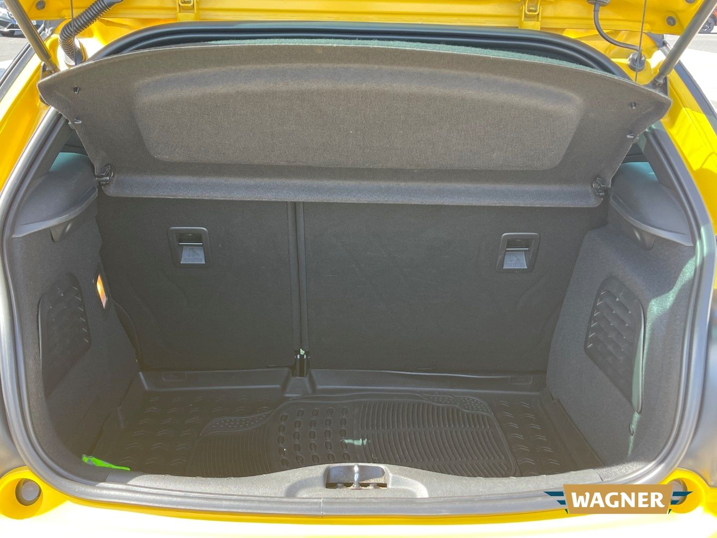 Fahrzeugabbildung Citroën DS3 SportChic Klimaautomatik Bi-Xenon Sportsitze