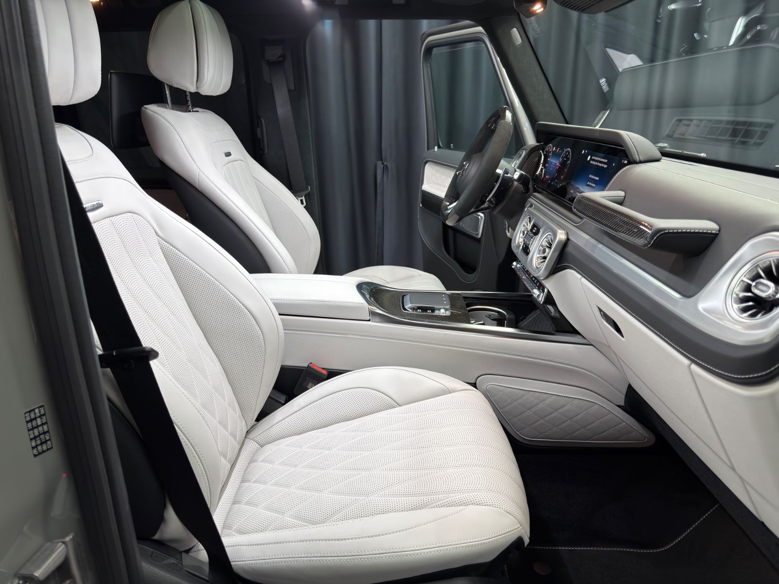 Fahrzeugabbildung Mercedes-Benz G 63 AMG|MY26|A22|PERFORMANCE|TV|VOLL|CARBON|