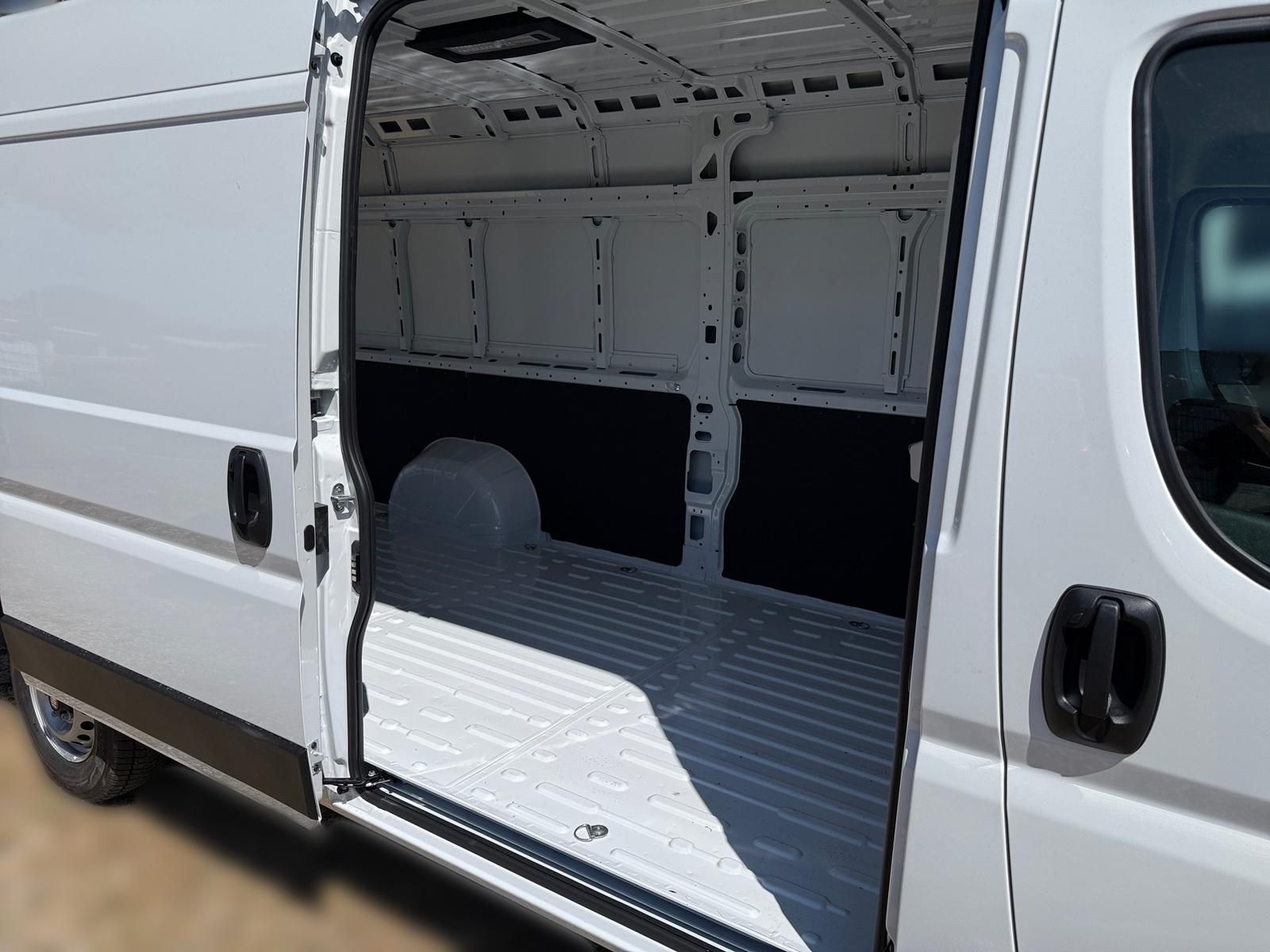 Fahrzeugabbildung Fiat Ducato Maxi 35 L4H2 Kastenwagen 180 AT