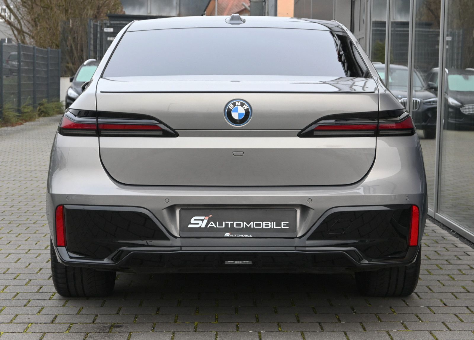Fahrzeugabbildung BMW 750e xDrive M-Sport °SHADOW°EXEC.DRIVE°INTEGRAL