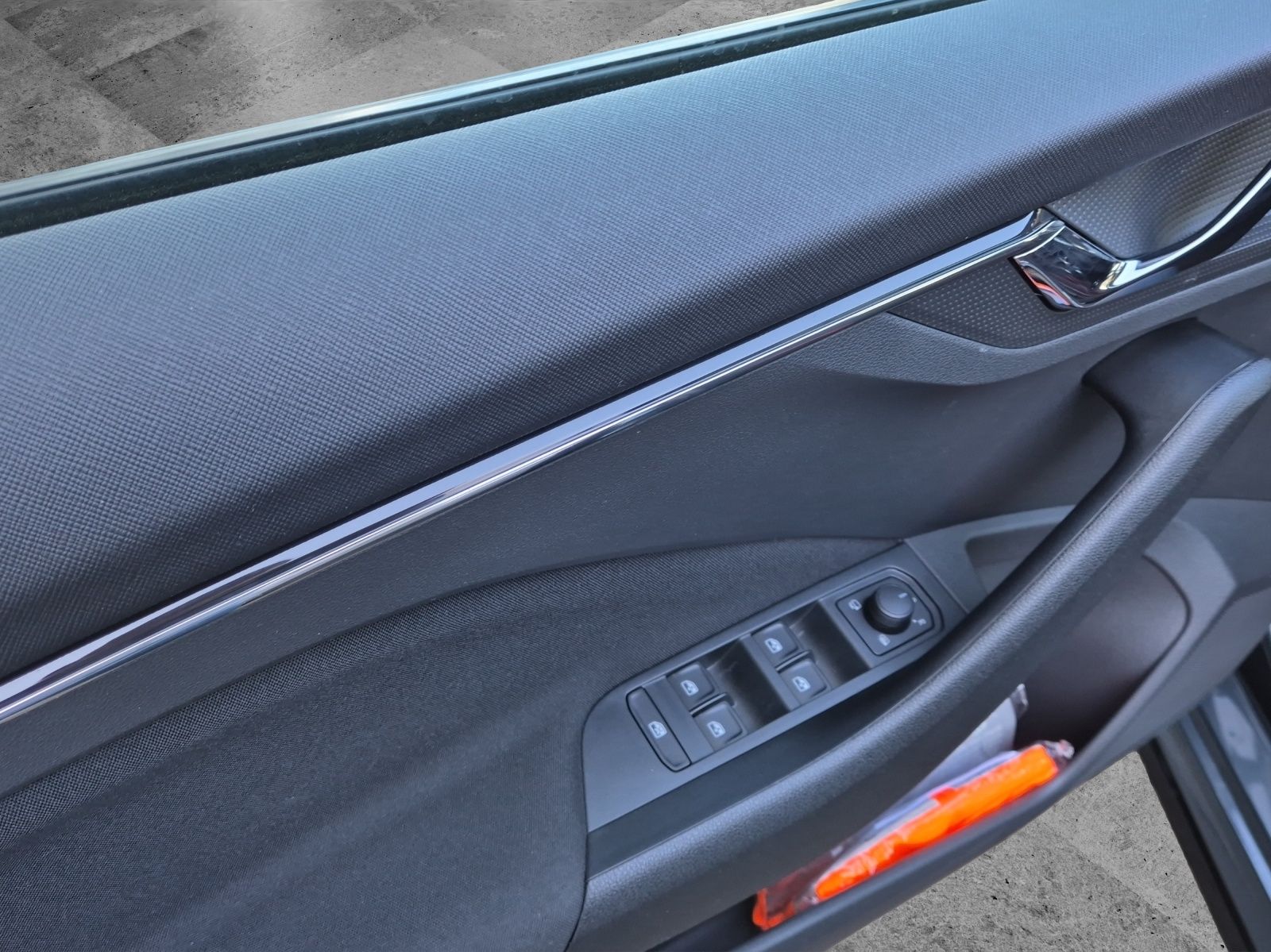 Fahrzeugabbildung SKODA Kamiq TSI Monte Carlo LED Navi Pano AID RFK SH b