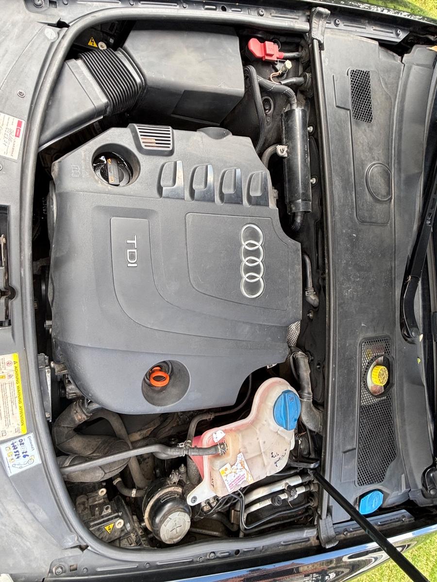 Audi A6 2010 — photo 8