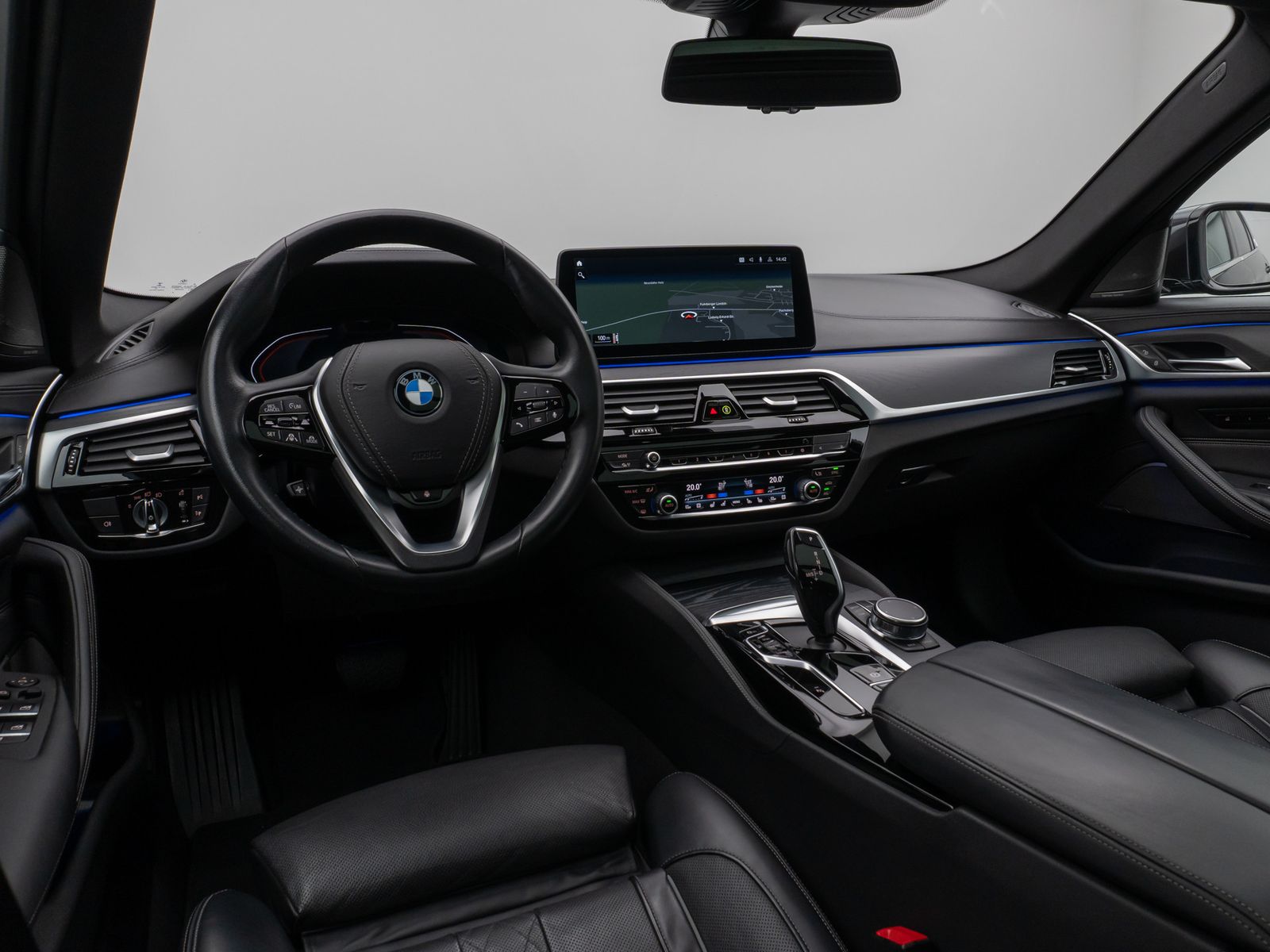 Fahrzeugabbildung BMW 540d xD LuxuryLine Panorama Laser Kamera HUD H/K