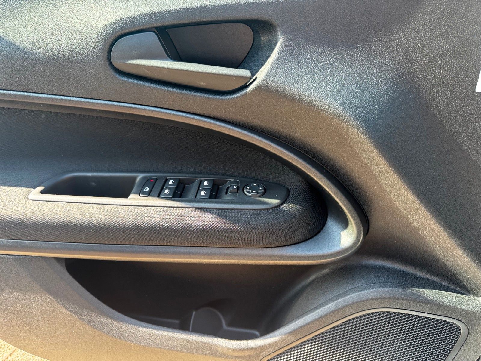 Fahrzeugabbildung Fiat 600 MY25 Special Edition Automatik Navi Kamera