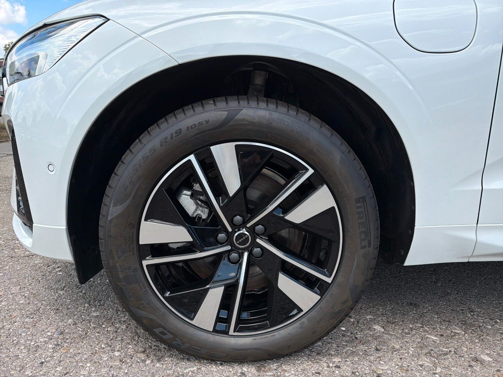 Fahrzeugabbildung Volvo XC60 Plus Dark Rech. Plug-In Hybrid AWD Facelift