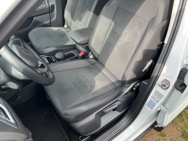 Fahrzeugabbildung Volkswagen T-Roc 1.0 TSI 81kW 6-Gang 4 Türen