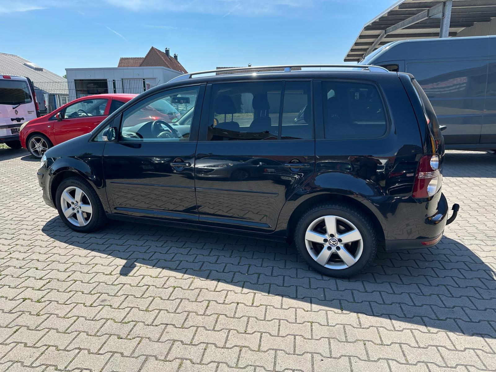 Volkswagen Touran 2,0 TDI United Navi RSE SHZ Alu AHK 7-Si