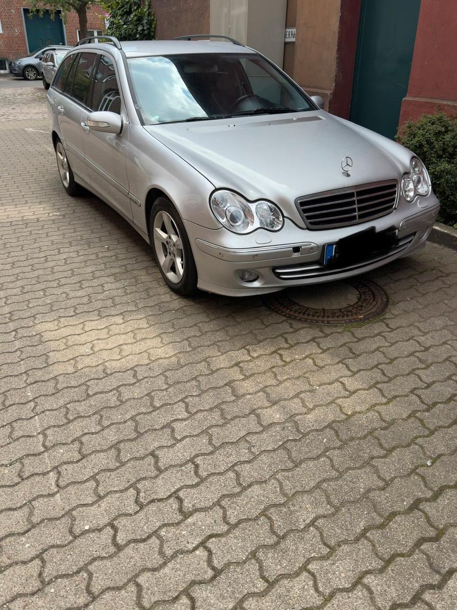 Mercedes-Benz C220 2005 — engine