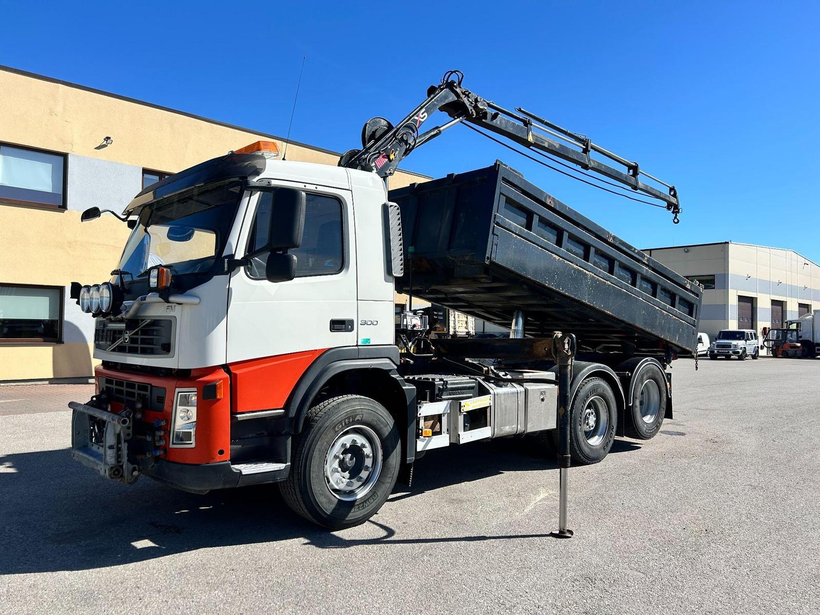 Volvo FM300 6X2 EURO4 + HIAB XS + TIPPER