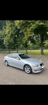 BMW E92 320 Coupé - BMW 320 aus 2011: Coupe